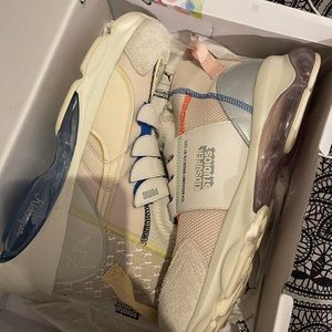 Kid super puma size 11 gently used plus shirt